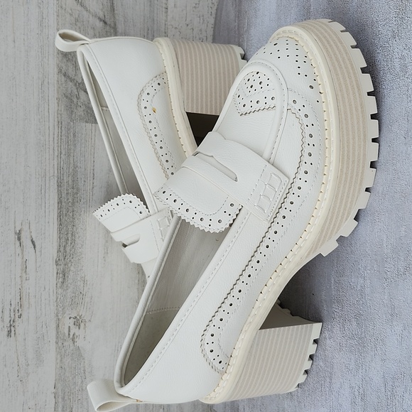 NWOT MIA DEENA HEELED LOAFER - Picture 8 of 9